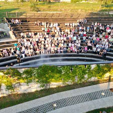 Youth Hostel Arsviva Stari Trg pri Lozu Zewnętrze zdjęcie