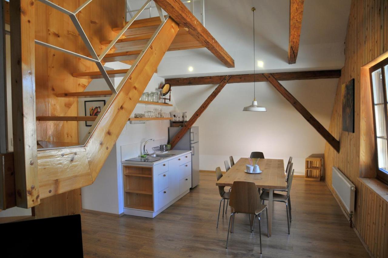 Youth Hostel Arsviva Stari Trg pri Lozu Zewnętrze zdjęcie