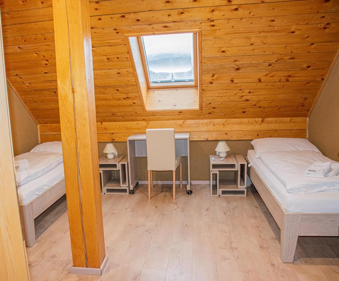 Youth Hostel Arsviva Stari Trg pri Lozu Zewnętrze zdjęcie