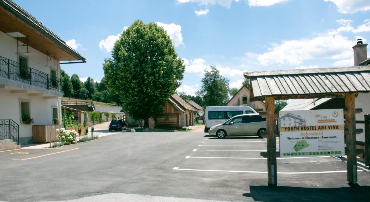 Youth Hostel Arsviva Stari Trg pri Lozu Zewnętrze zdjęcie