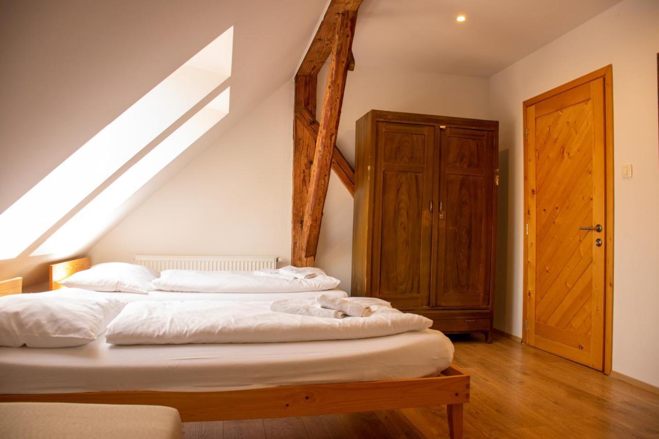 Youth Hostel Arsviva Stari Trg pri Lozu Zewnętrze zdjęcie