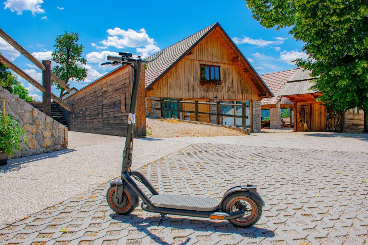 Youth Hostel Arsviva Stari Trg pri Lozu Zewnętrze zdjęcie