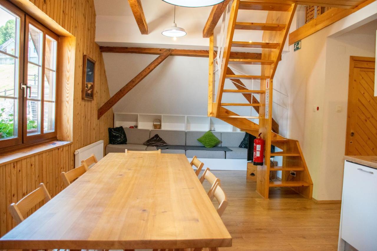 Youth Hostel Arsviva Stari Trg pri Lozu Zewnętrze zdjęcie