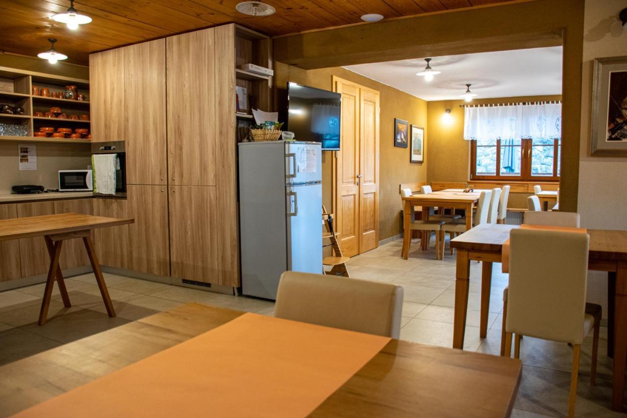 Youth Hostel Arsviva Stari Trg pri Lozu Zewnętrze zdjęcie