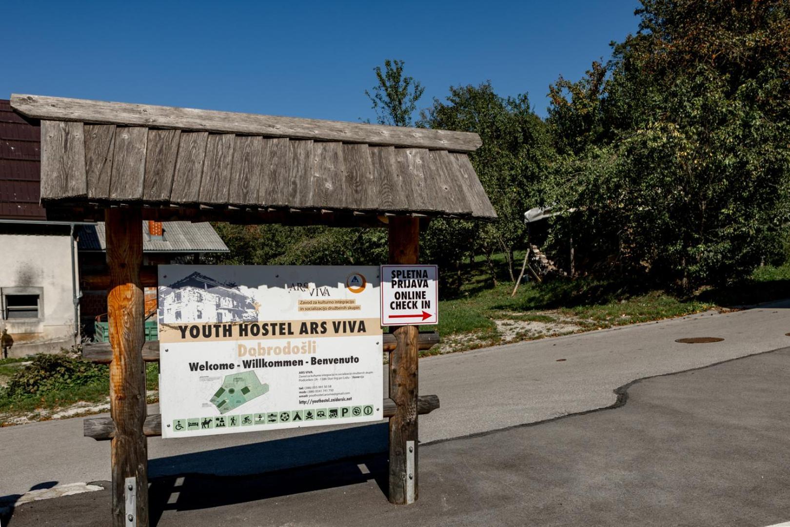 Youth Hostel Arsviva Stari Trg pri Lozu Zewnętrze zdjęcie