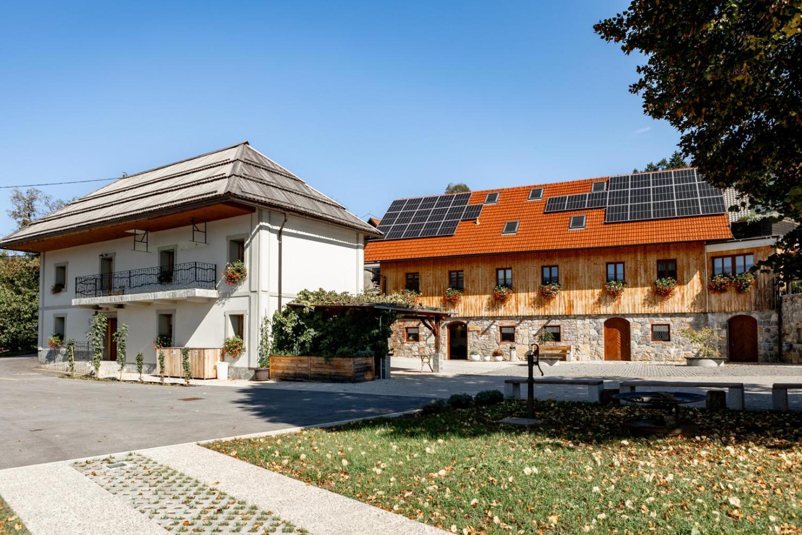 Youth Hostel Arsviva Stari Trg pri Lozu Zewnętrze zdjęcie