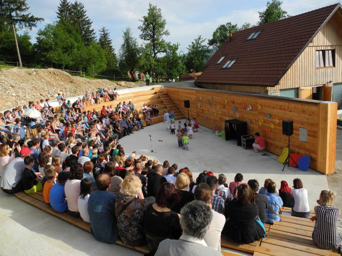 Youth Hostel Arsviva Stari Trg pri Lozu Zewnętrze zdjęcie