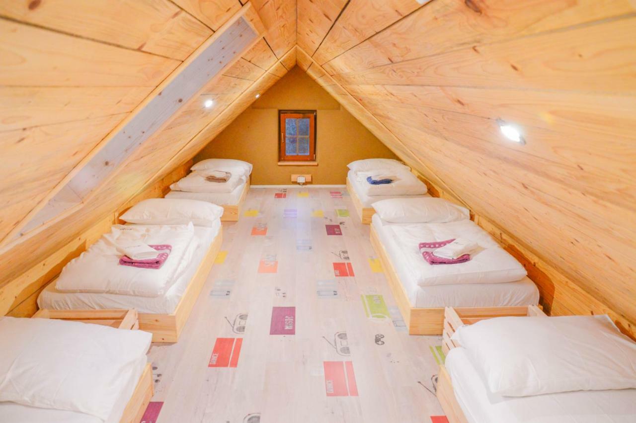 Youth Hostel Arsviva Stari Trg pri Lozu Zewnętrze zdjęcie